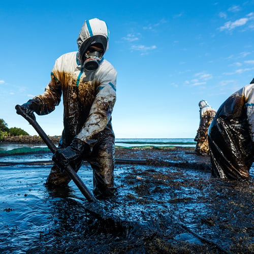 Cleaning up an oil spill