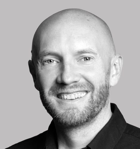 headshot of carl harris